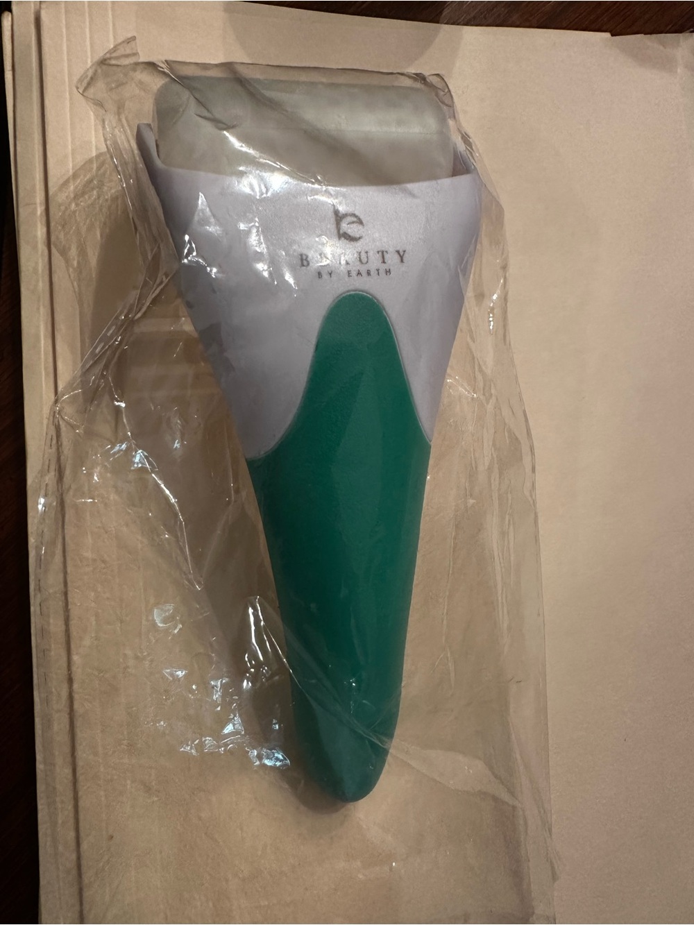 BEAUTY by Earth Facial Ice Scraper in Teal and White